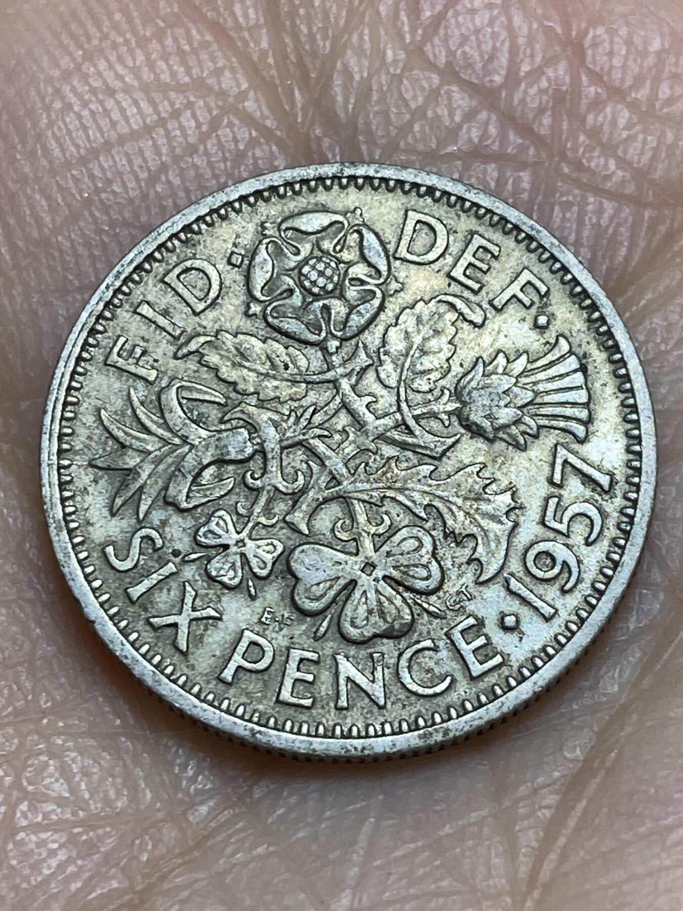 2025年第一百二十三场(总第一百四十九场）外国好品散币(免佣金) 英国🇬🇧1957年6便士(伊丽莎白二世青年桂冠第二版)