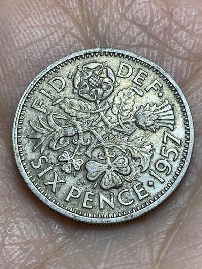 2025年第一百二十三场(总第一百四十九场）外国好品散币(免佣金) - 英国🇬🇧1957年6便士(伊丽莎白二世青年桂冠第二版)