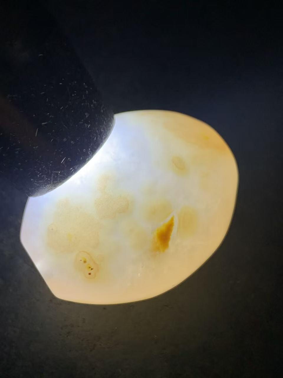 精美冰飘鸡油黄战国红玛瑙随形大勒子一颗