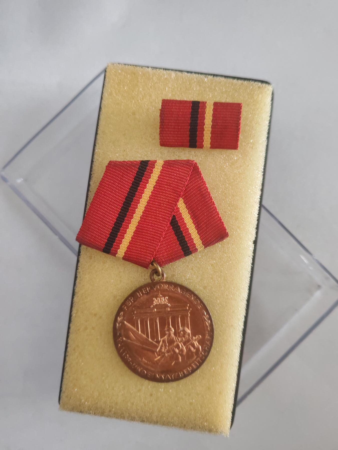 韵星假日拍卖第三十期 -- Rimey Holidays Auction 30 民主德国铜级工战队功绩服务奖章 带原盒略