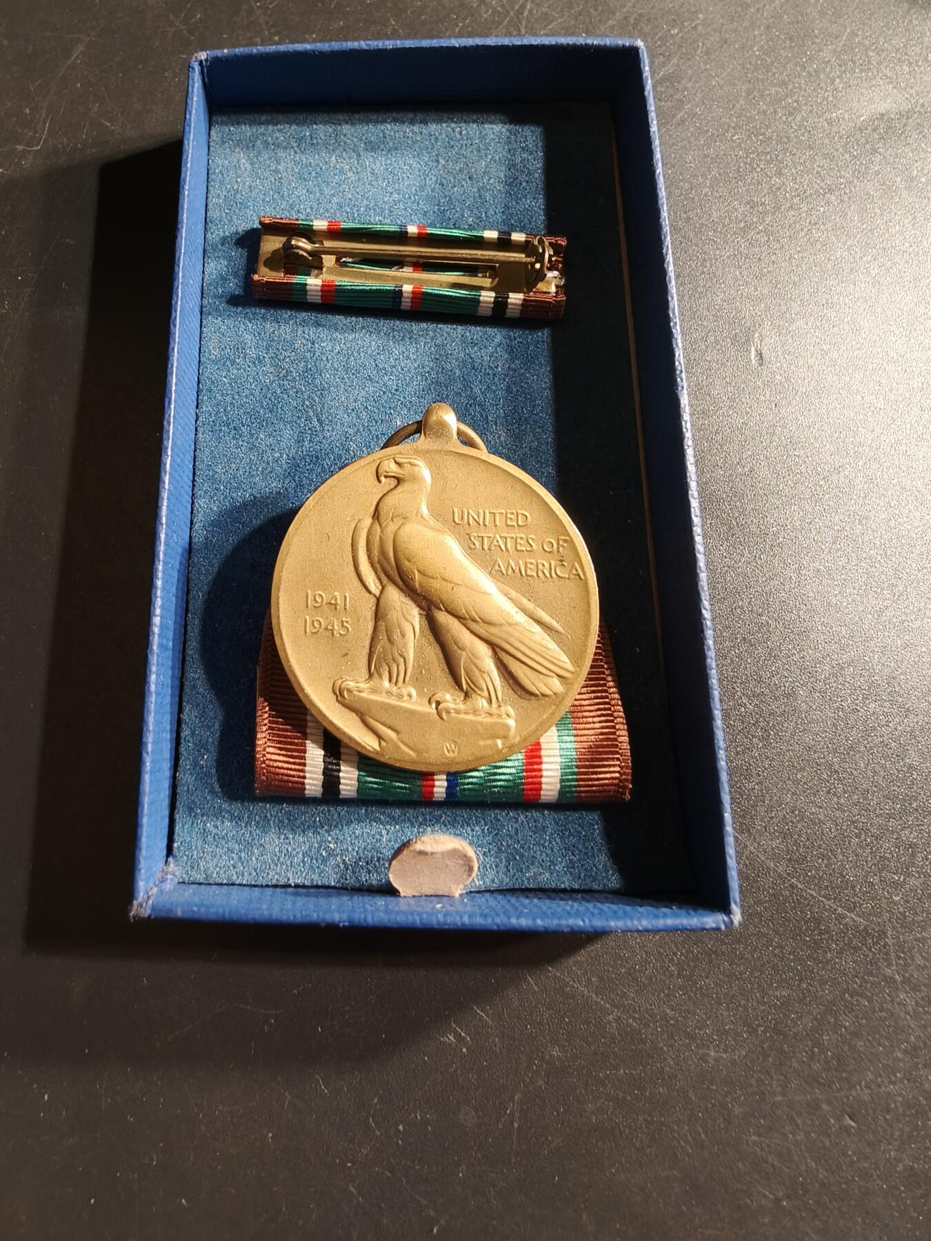 老王徽章第161期 美国二战欧洲中东非对德作战奖章     原盒带略