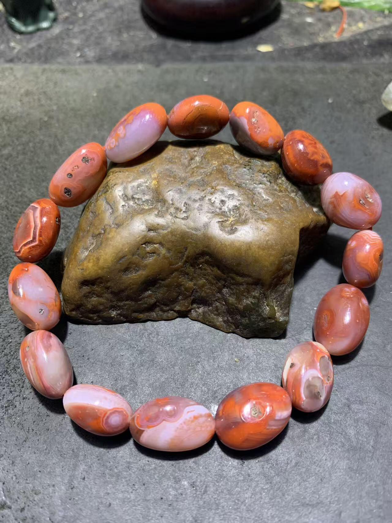 川料原皮红白冰飘南红玛瑙随形单圈手串一条，