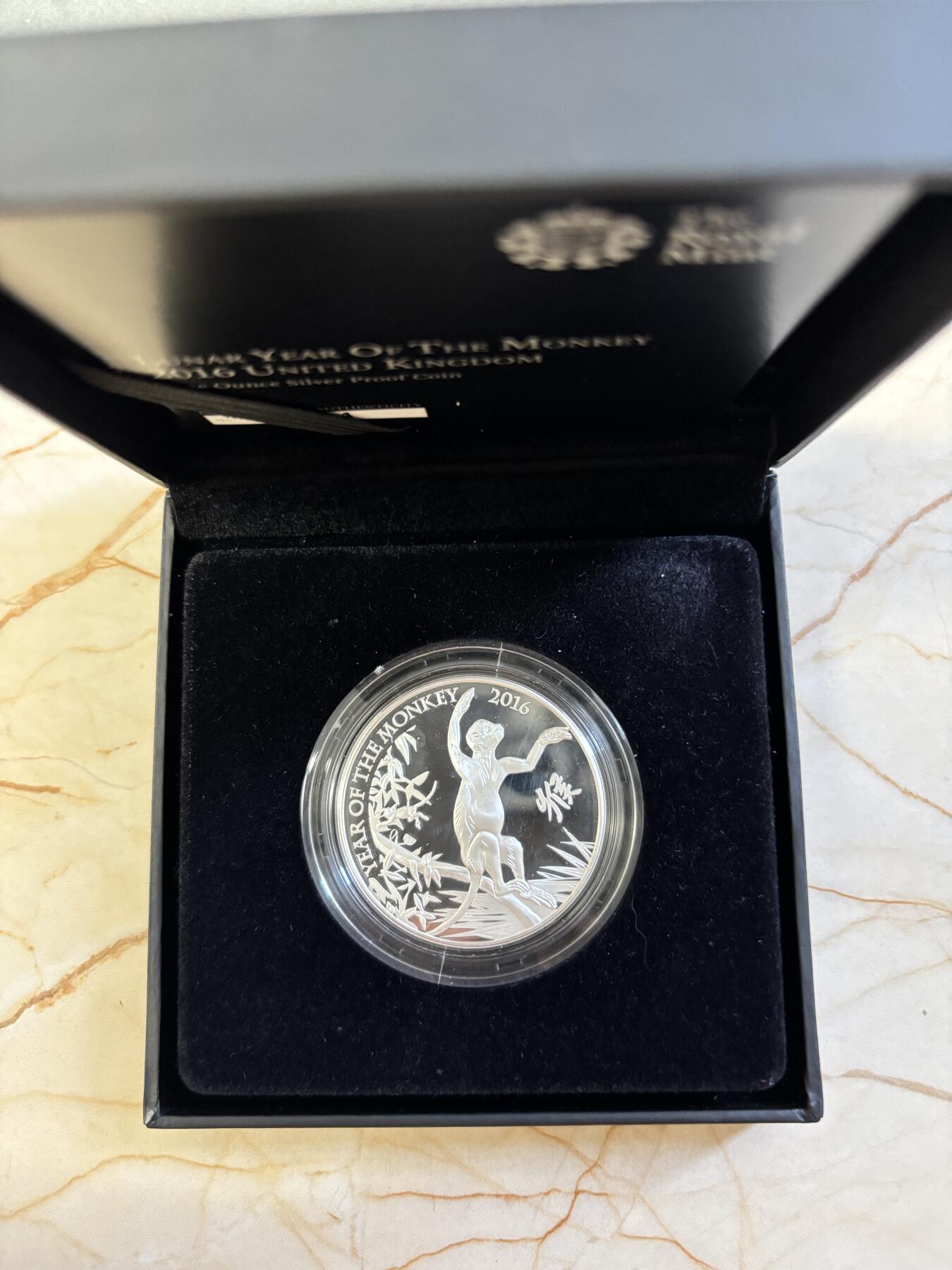 第181期拍卖 英国2016年中国生肖系列猴年纪念银币，999银，31.21克，发行量5888枚，有氧化