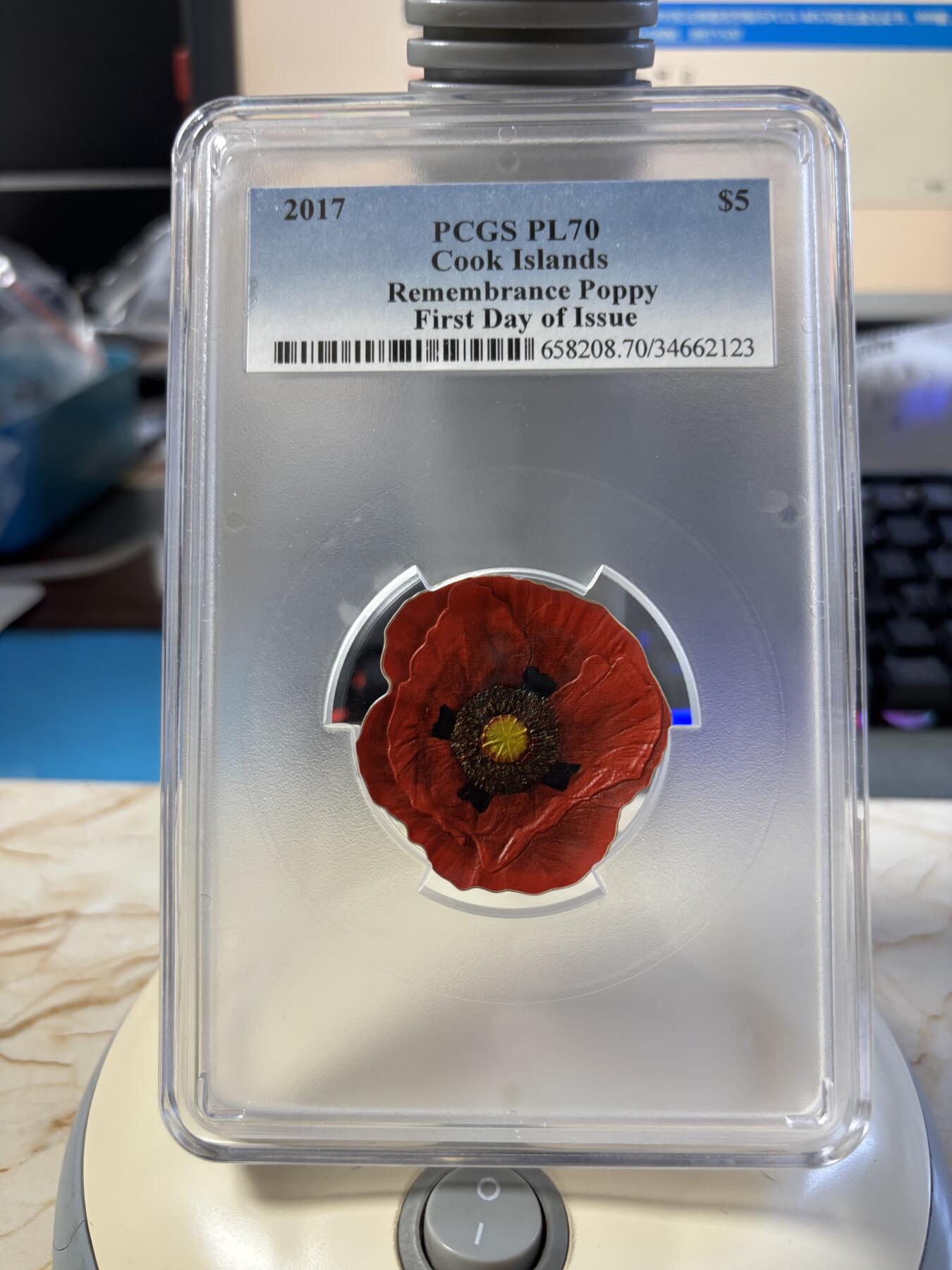 第181期拍卖 库克2017年二战记忆罂粟花形彩银币PCGS-PL70首日带证书，999银，发行2500枚