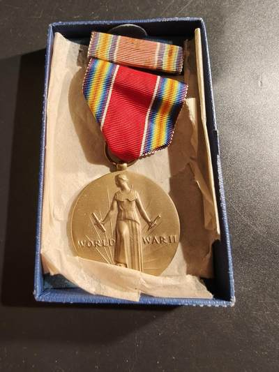 老王徽章第161期 - 美国二战胜利奖章      原盒带略和油纸