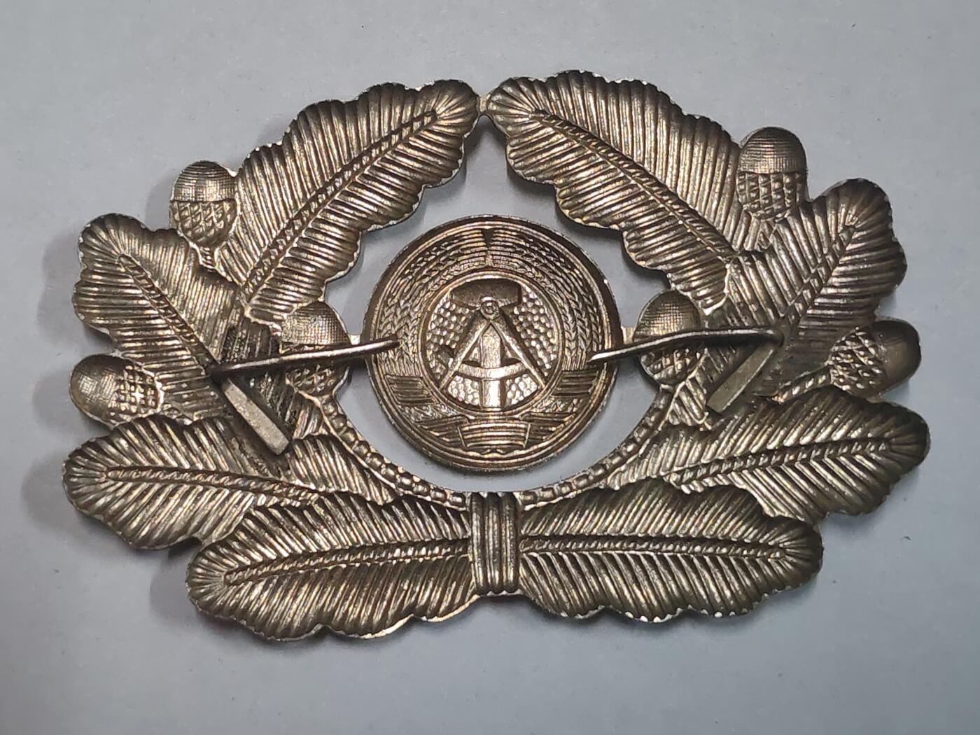 韵星假日拍卖第三十期 -- Rimey Holidays Auction 30 民主德国军官帽徽