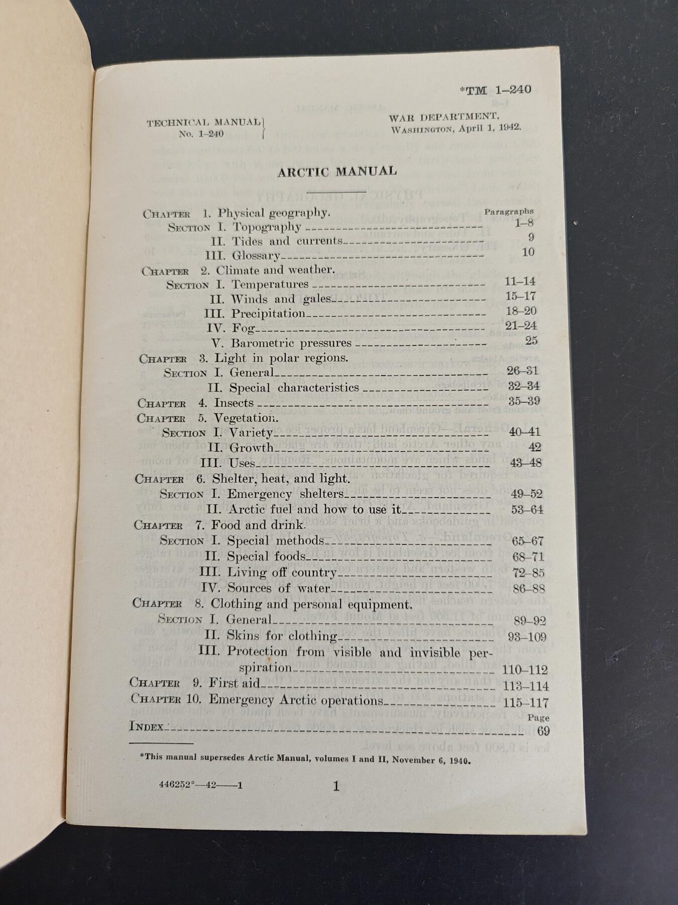 老王徽章第161期 美国战争部“北极手册”技术手册     1942年出版     供美国海陆军航空兵和地勤人员培训使用      74页     内容丰富     限制级别 
