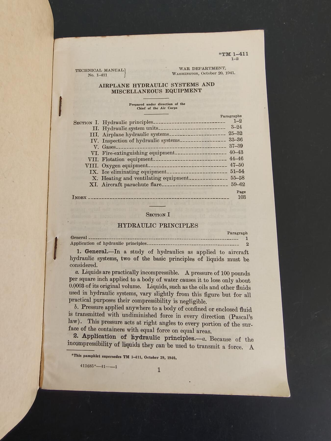 老王徽章第161期 美国战争部《飞机液压系统及杂项设备技术手册》技术手册      1941年出版      供美国陆军/海军航空兵及地勤人员学习使用       内容丰富     106页
