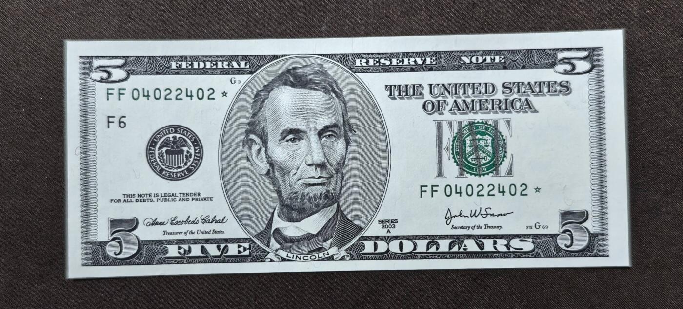 北京马甸外国币专卖第146期，外国纸币币专场，陆续上拍，欢迎关注 2003年版美国5美元纸币补号全新