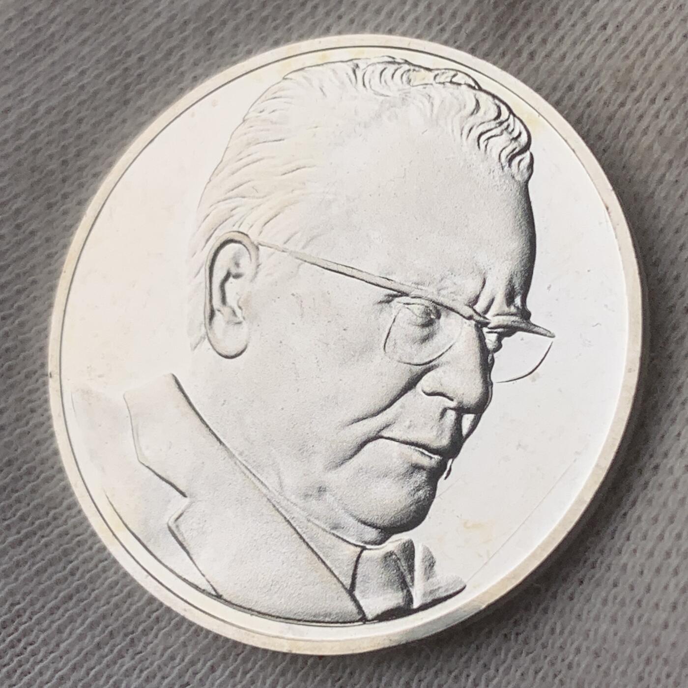 掌中浮雕-藏着的欧洲第040场 原盒1980年铁托签名纪念银章（925），27mm，10g，