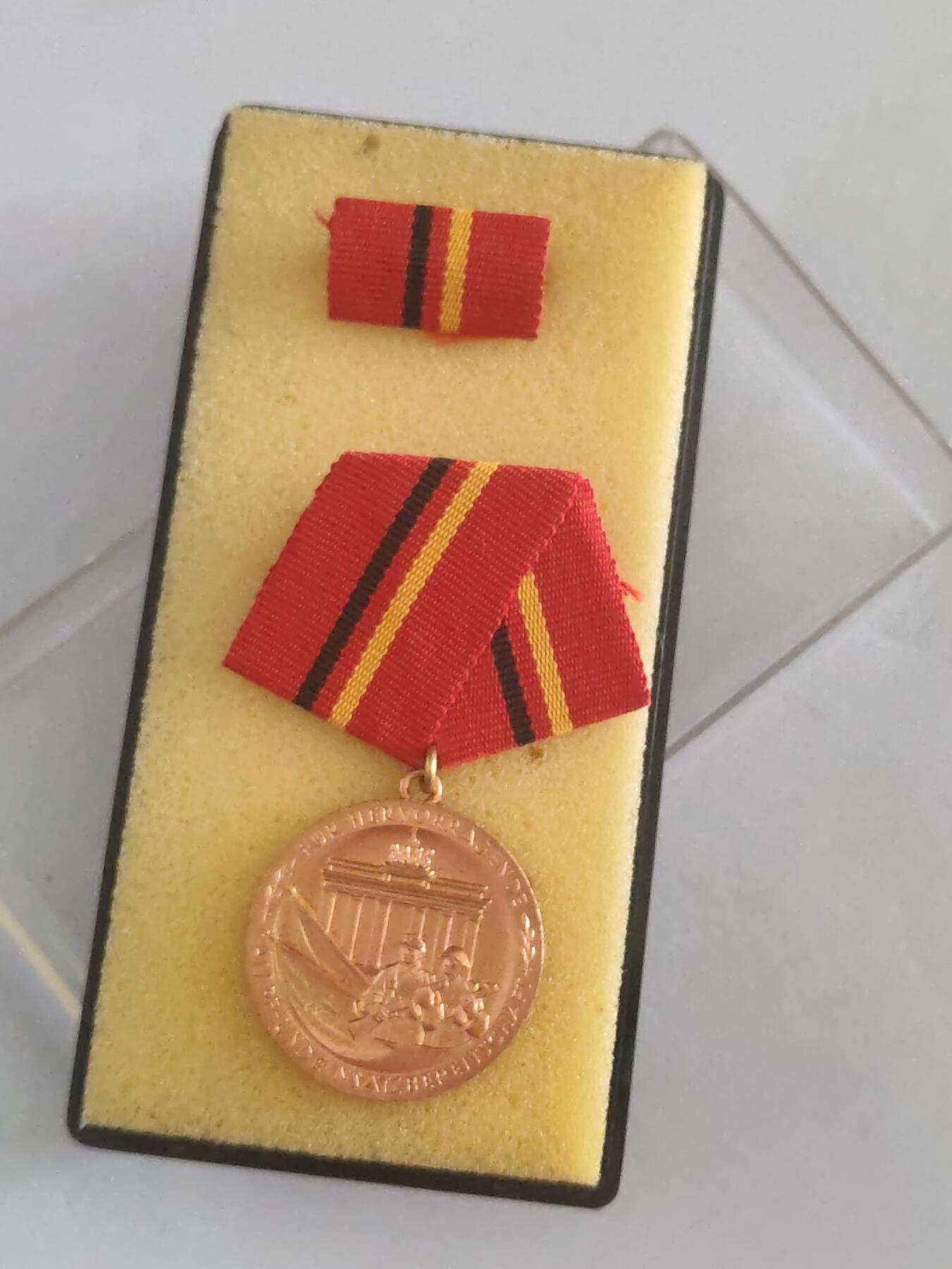 韵星假日拍卖第三十期 -- Rimey Holidays Auction 30 民主德国铜级工战队功绩服务奖章 带原盒略