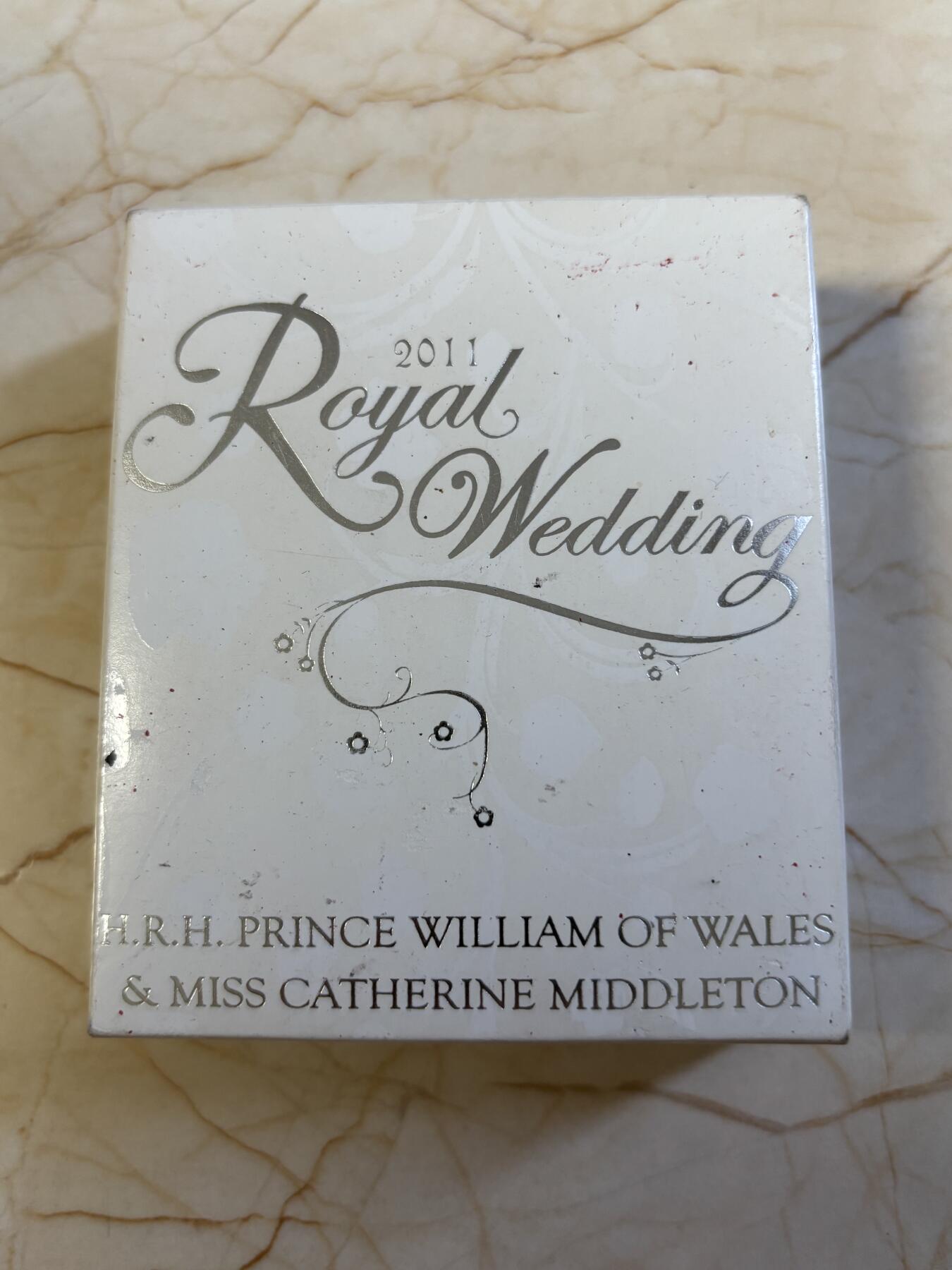 第181期拍卖 澳大利亚2011年皇室婚礼威廉王子结婚精制纪念银币,999银，1盎司，直径40毫米