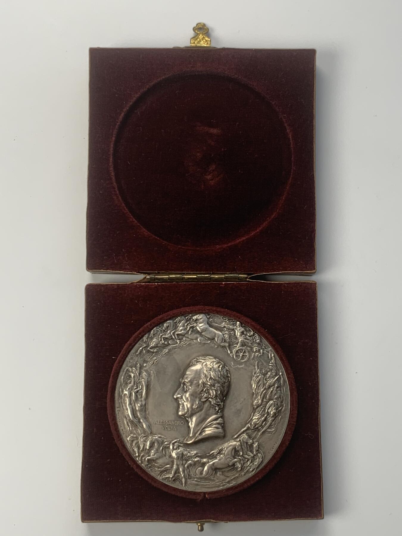 掌中浮雕-藏着的欧洲第040场 1927年意大利物理学家伏特逝世100周年镀银铜章 G.Lonazzi雕刻，59mm