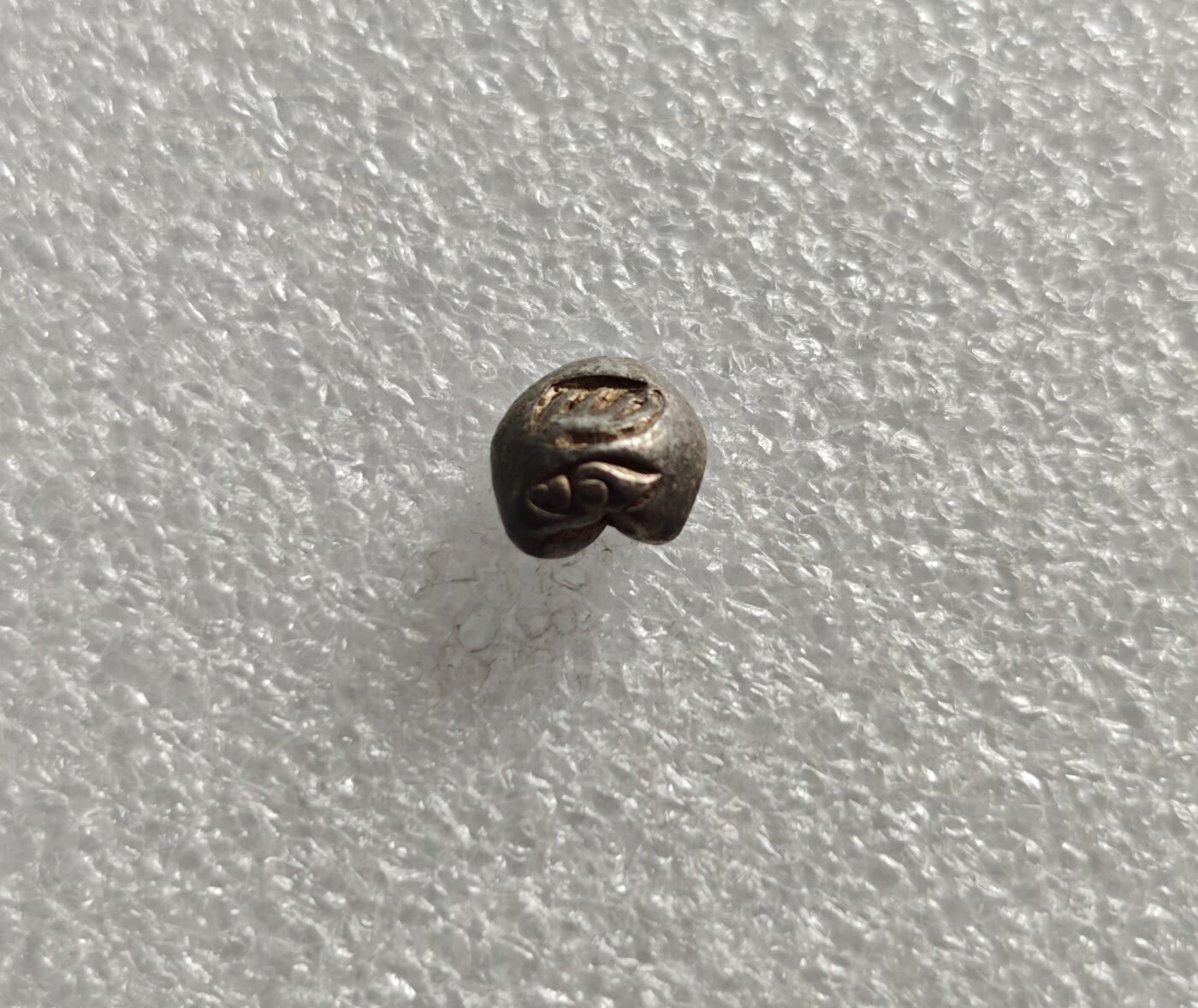 瓶子🏺第215期拍卖会  素可泰时期象形和海螺戳记屁股锭银锭