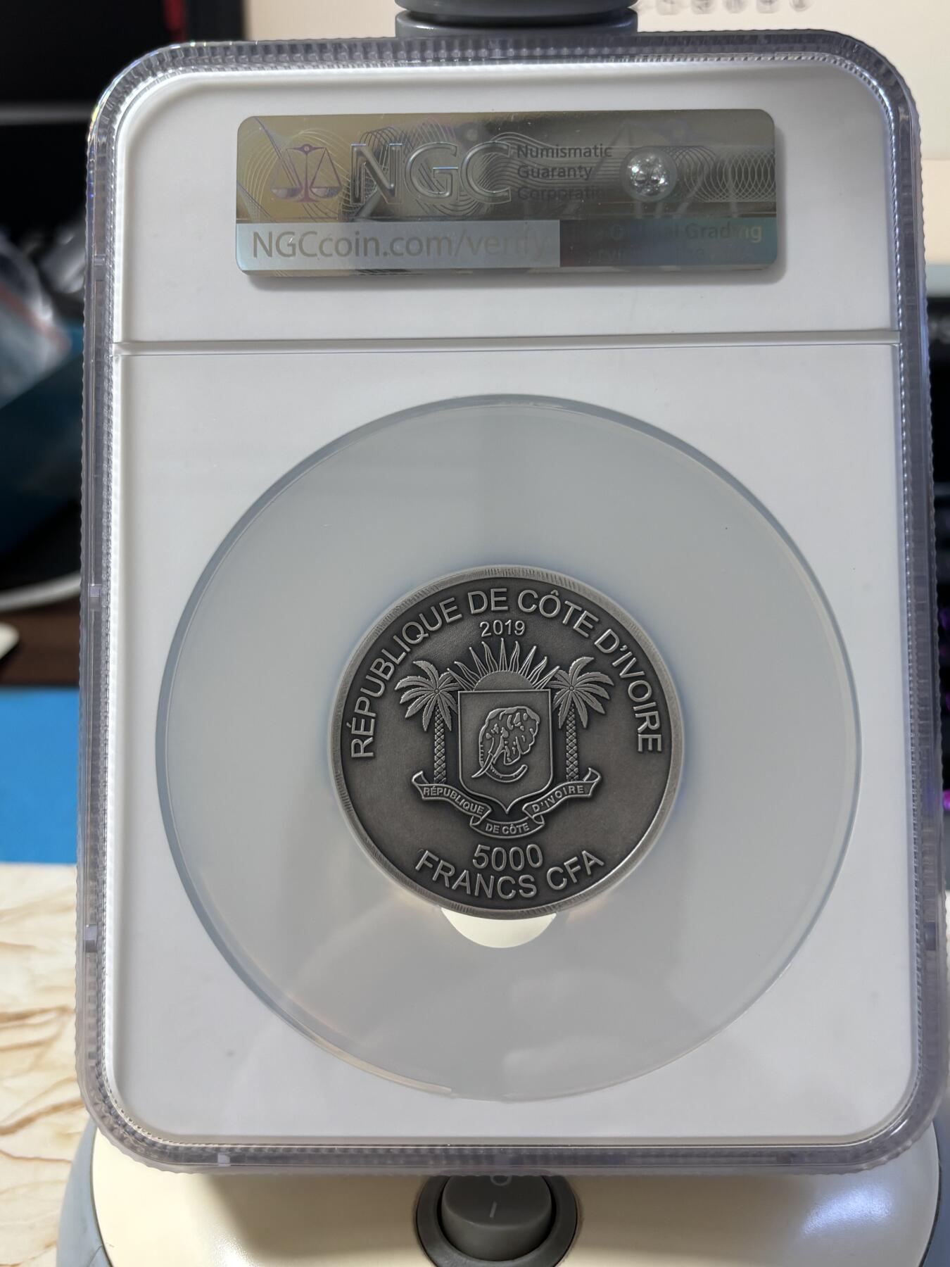 第181期拍卖 科特迪瓦2019年非洲五霸系列犀牛5盎司高浮雕银币NGC-MS70无原盒证书，999银