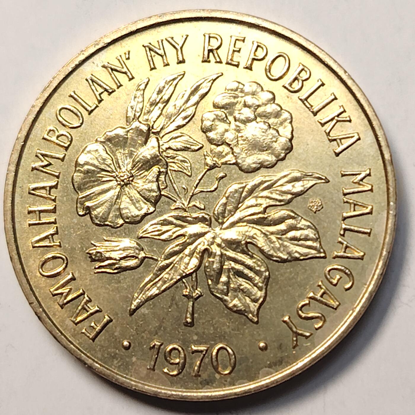 布加迪🐬～世界钱币(上海)🌾第 257 期 /  各国套币和散币