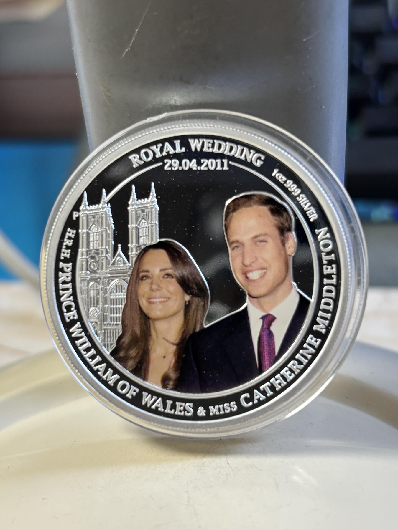 第181期拍卖 澳大利亚2011年皇室婚礼威廉王子结婚精制纪念银币,999银，1盎司，直径40毫米