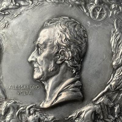 掌中浮雕-藏着的欧洲第040场 - 1927年意大利物理学家伏特逝世100周年镀银铜章 G.Lonazzi雕刻，59mm