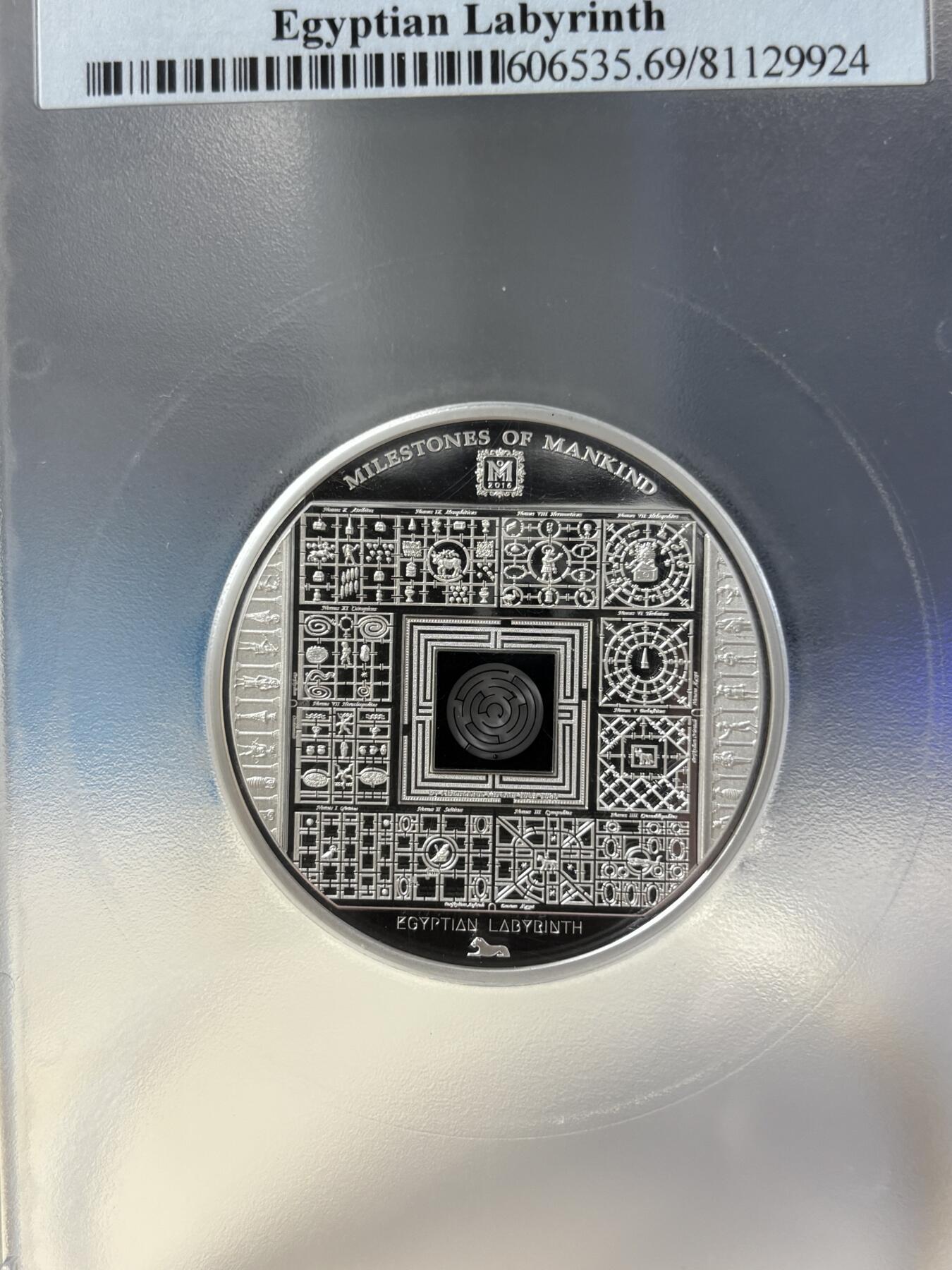 第181期拍卖 库克2016年人类里程碑镶微型迷宫纪念银币PCGS-PR69，999银，50克，发行量999枚，评级盒有裂痕