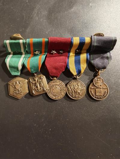 老王徽章第161期 - 美国海军远征奖章、海军品德优良奖章、海军成就奖章、手枪专精射手奖章、国防服役奖章迷你章5联排