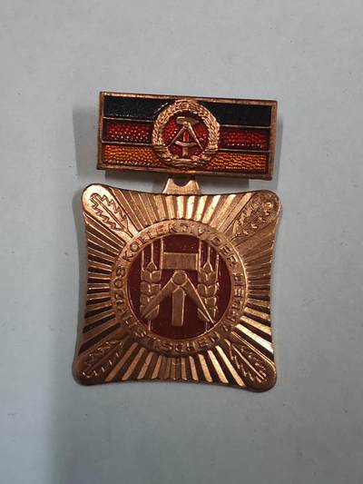 韵星假日拍卖第三十期 -- Rimey Holidays Auction 30 - 民主德国集体劳动模范奖章