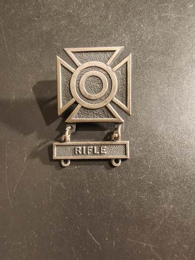 老王徽章第161期 - 美国陆军神射手资格章    步枪勋条     带厂标
