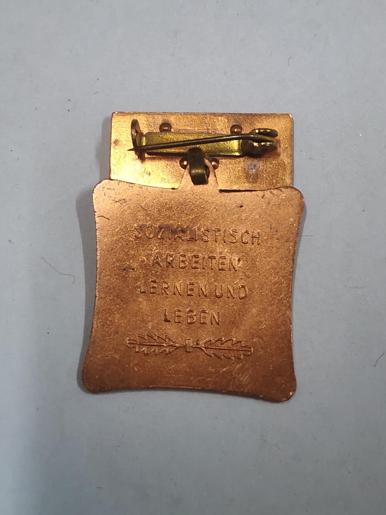 韵星假日拍卖第三十期 -- Rimey Holidays Auction 30 民主德国集体劳动模范奖章