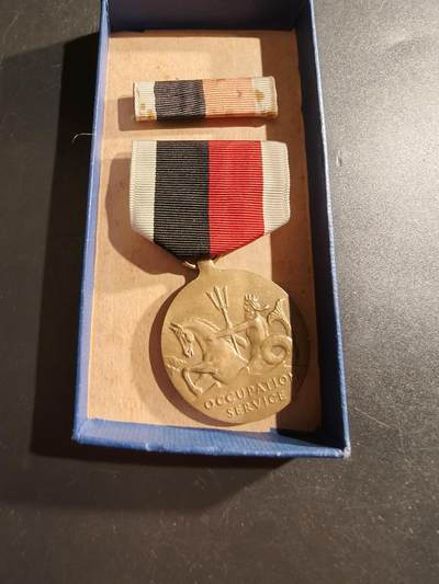 老王徽章第161期 - 美国二战后海军占领军服役奖章     原盒带略