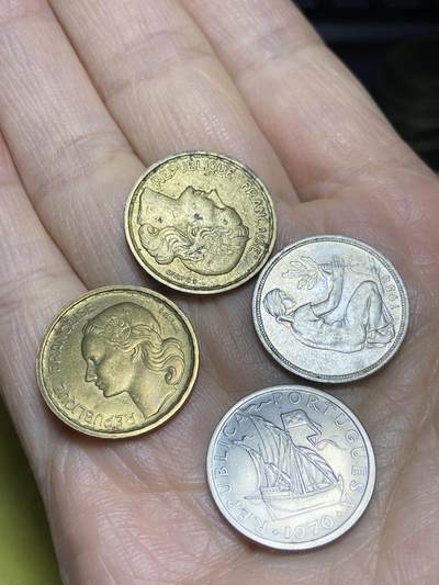 2025年第一百二十三场(总第一百四十九场）外国好品散币(免佣金) 散币4枚:法兰西第三共和国1950年1957年10法郎，德国🇩🇪1950年50芬尼(D标，慕尼黑造)，葡萄牙🇵🇹1970年2.5埃斯库多