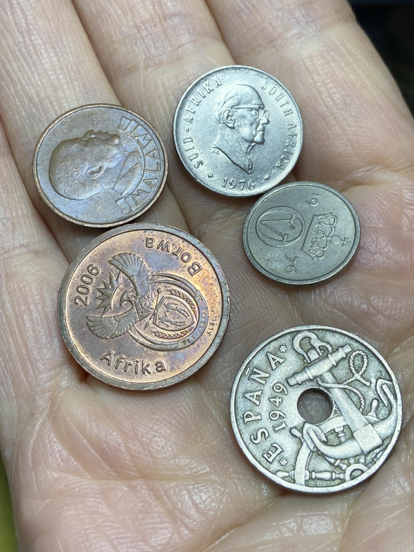 2025年第一百二十三场(总第一百四十九场）外国好品散币(免佣金) 散币5枚：马拉维🇲🇼1982年1坦巴拉，南非🇿🇦1976年5分，2006年5分，挪威🇳🇴1976年10欧尔，西班牙🇪🇸1949年50分，