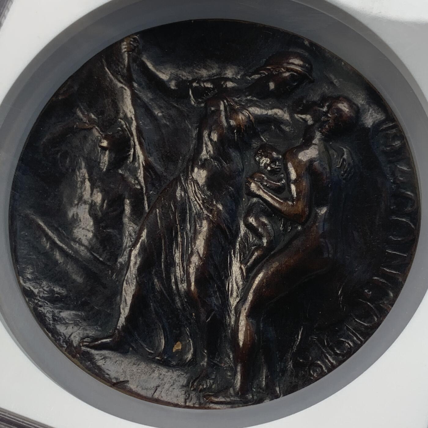 掌中浮雕-藏着的欧洲第040场 NGC MS62 : 1918年一战比属刚果纪念铜章，88mm，超级加厚盒子，连盒共重904.6克 ,（末图与普通加大盒子对比图）