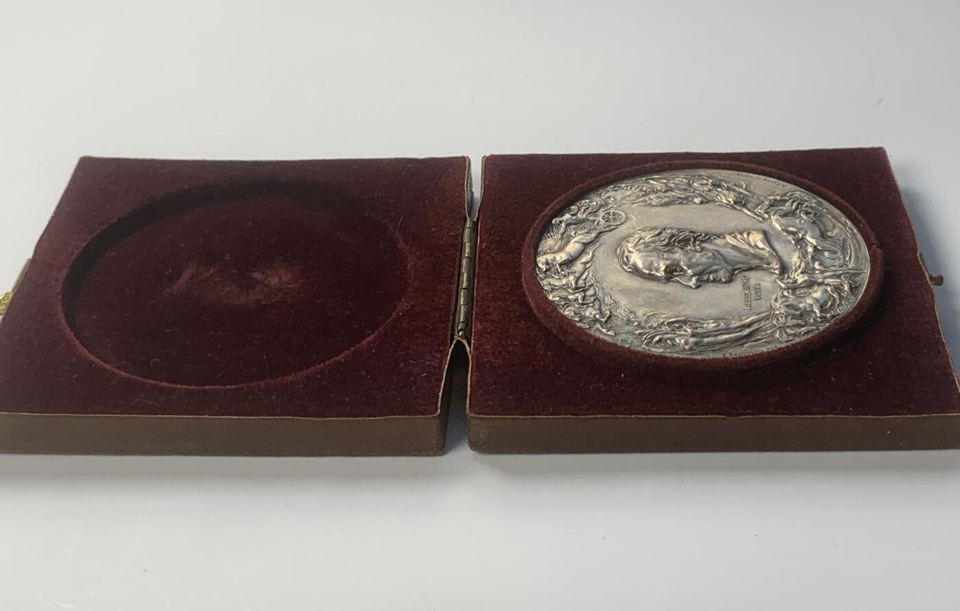 掌中浮雕-藏着的欧洲第040场 1927年意大利物理学家伏特逝世100周年镀银铜章 G.Lonazzi雕刻，59mm