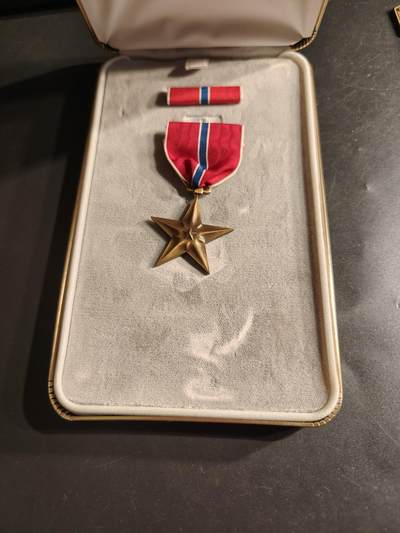 老王徽章第161期 - 美国铜星勋章    二战版本    原盒带略