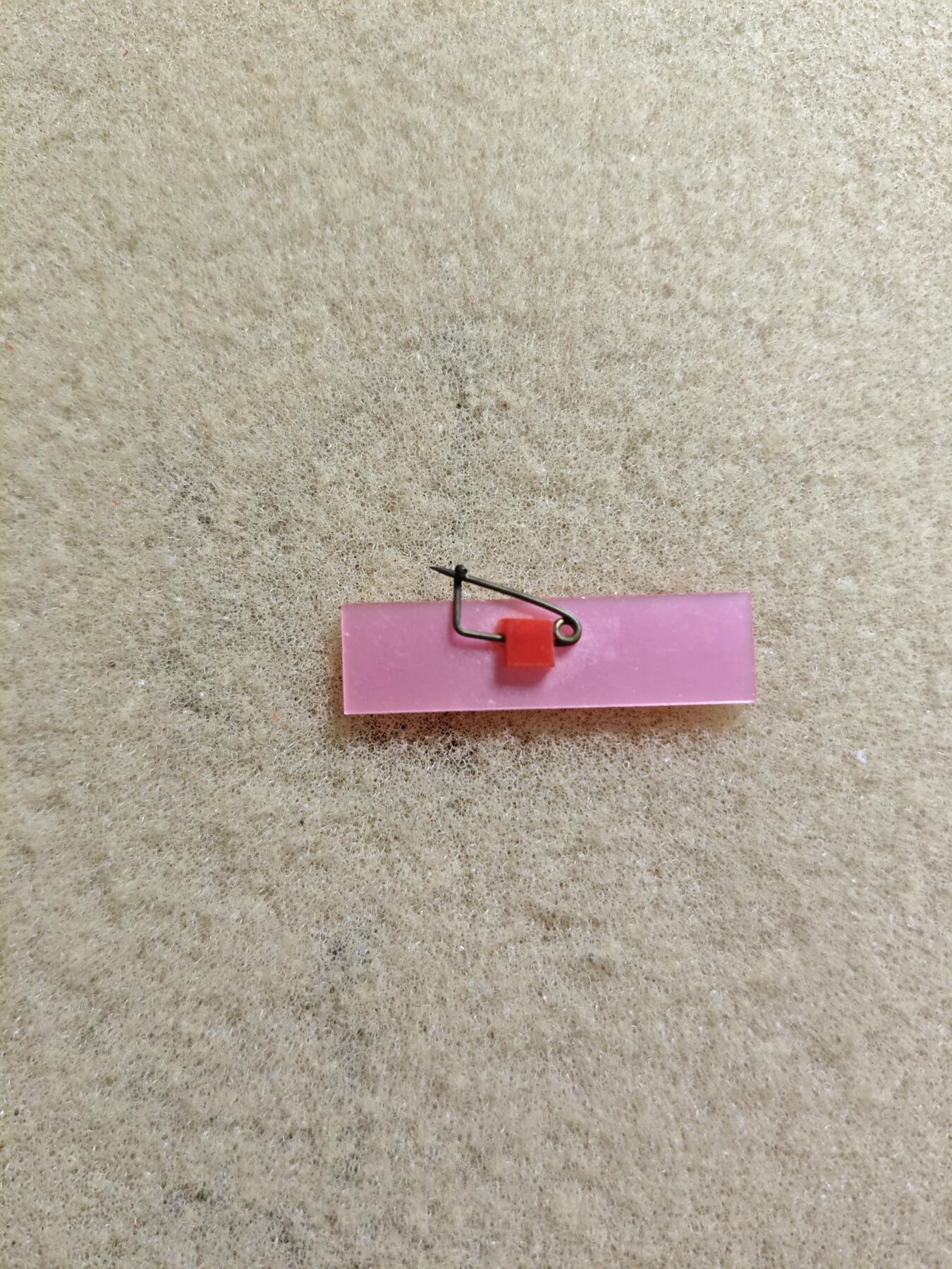 少见粉色长条章