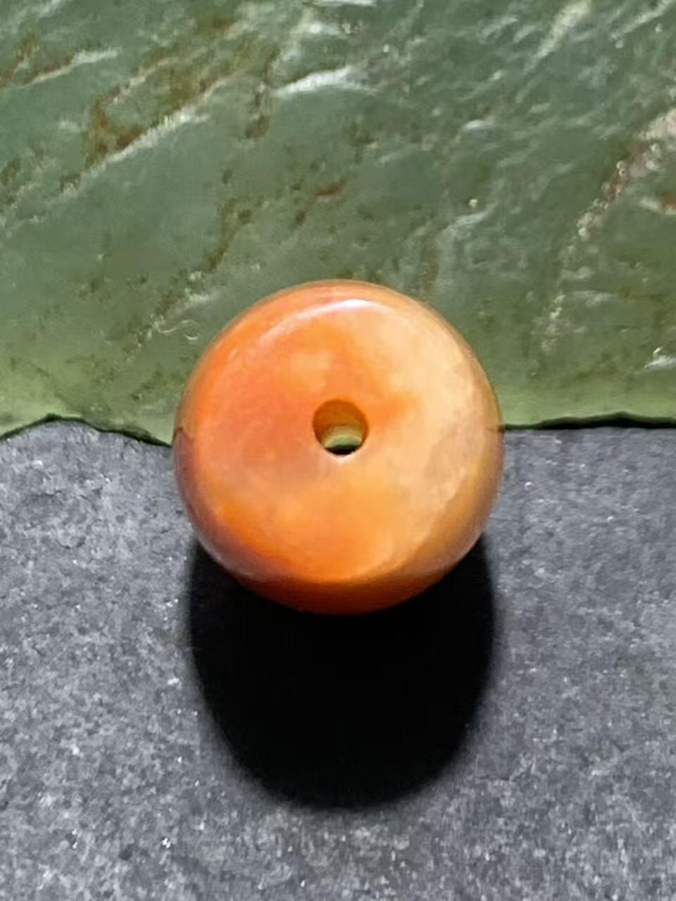 川料南红玛瑙通货小桶珠一颗！，