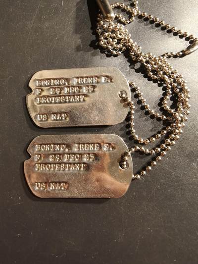 老王徽章第161期 - 美国陆军二战时期狗牌一组    少见女性成员