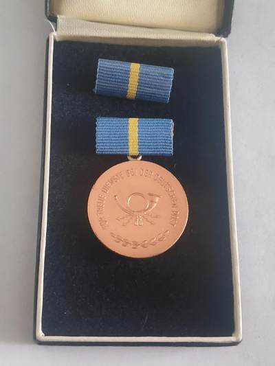 韵星假日拍卖第三十期 -- Rimey Holidays Auction 30 - 民主德国铜级邮政忠诚服务奖章 带原盒略