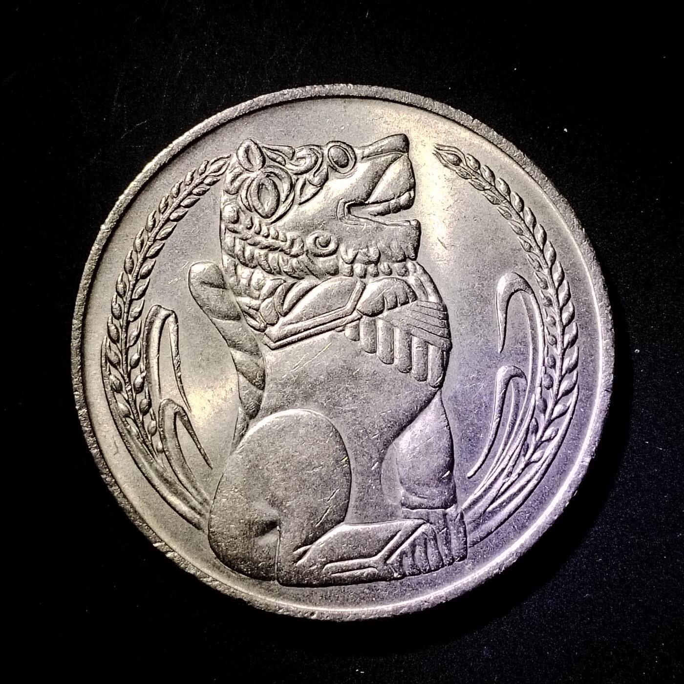 稀少新加坡老版大1元，年份随机