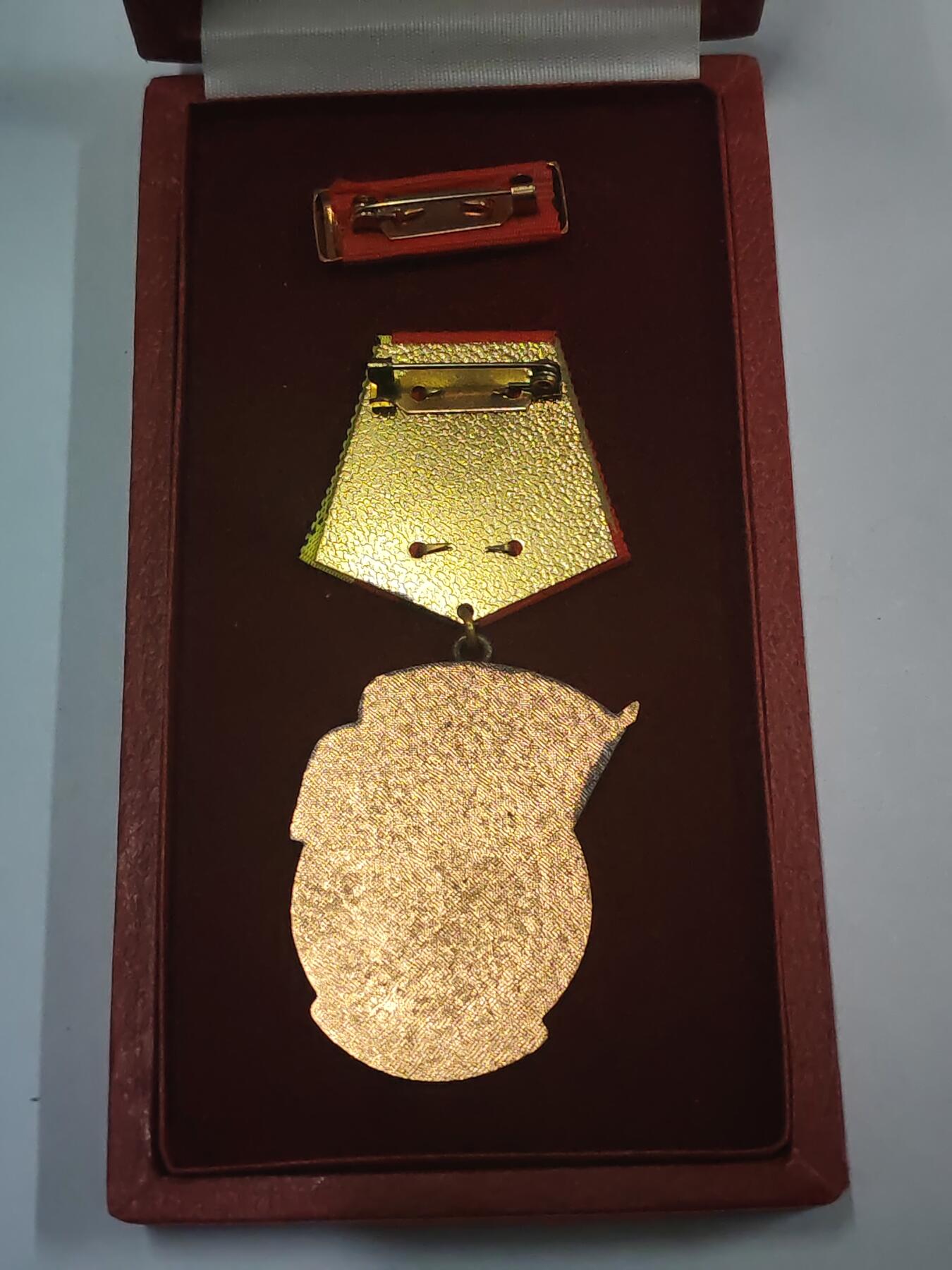 韵星假日拍卖第三十期 -- Rimey Holidays Auction 30 民主德国三级劳动红旗奖章 带原盒略