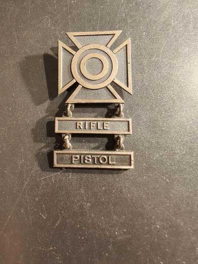 老王徽章第161期 - 美国陆军神射手资格章    二战时期    925银     步枪、手枪勋条    13.2g