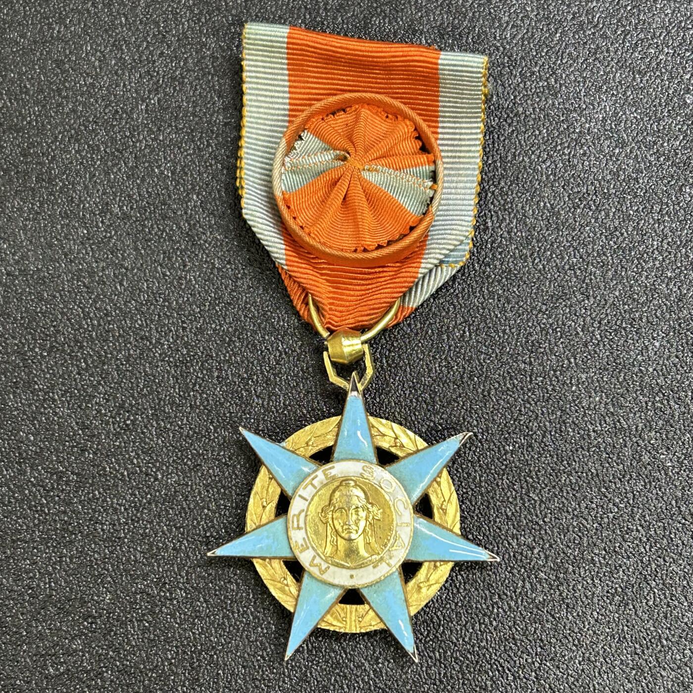 西秦中古拍卖第六十四期 被鸽子重拍 法国军官级社会功绩勋章