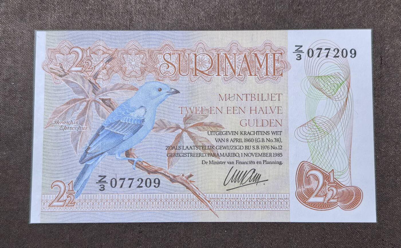 北京马甸外国币专卖第146期，外国纸币币专场，陆续上拍，欢迎关注 【全新稀少Z补号冠】苏里南2.5盾 