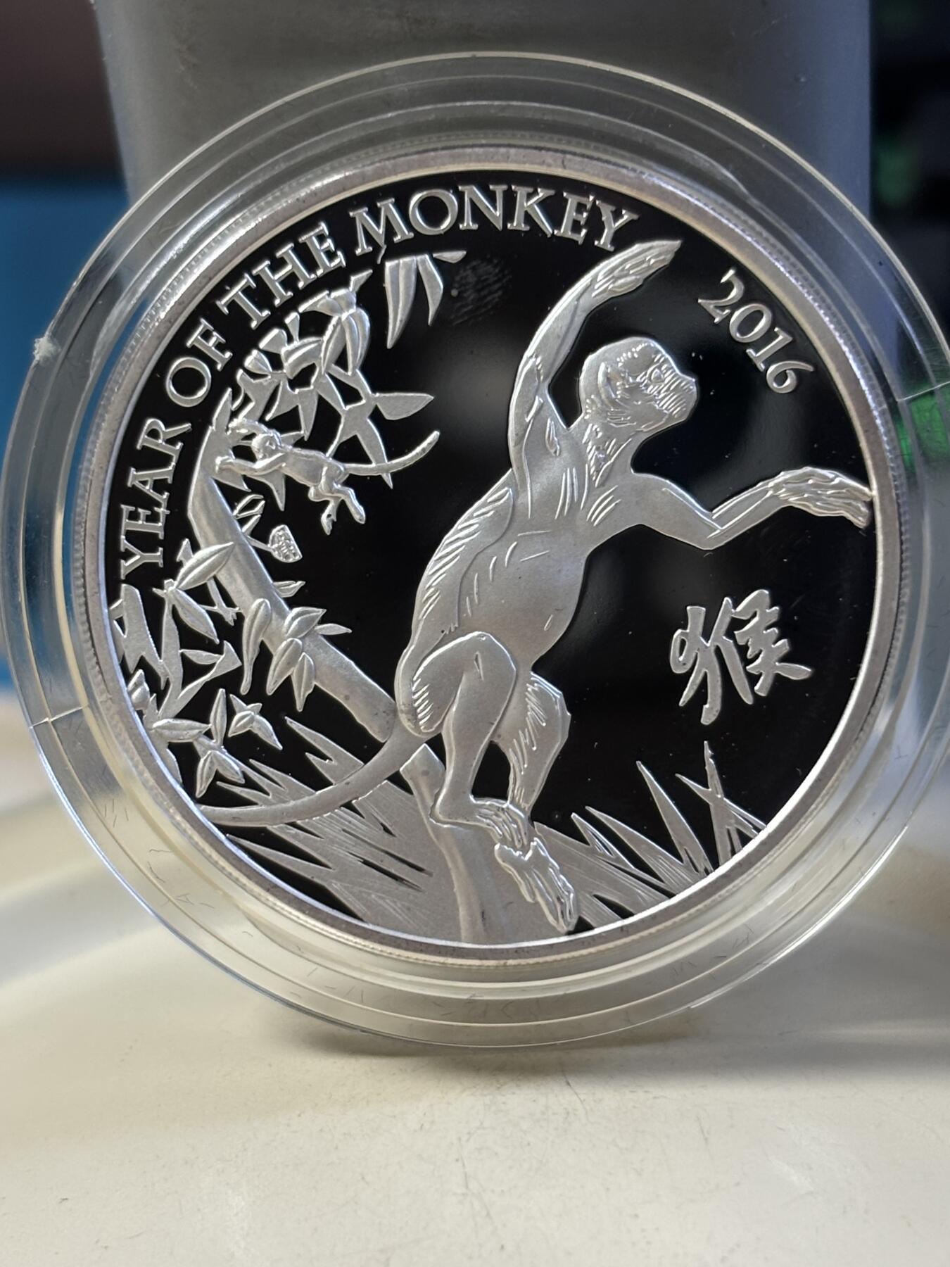 第181期拍卖 英国2016年中国生肖系列猴年纪念银币，999银，31.21克，发行量5888枚，有氧化