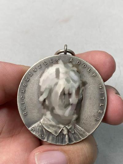 万国钱币拍卖第054期 - 1933年德国民族社会主义工人党党首纪念斯图加特镀银铜章 超罕见仅见品种 早期小胡子年轻高浮雕肖像 40mm 29.7g （原图请私信后台）