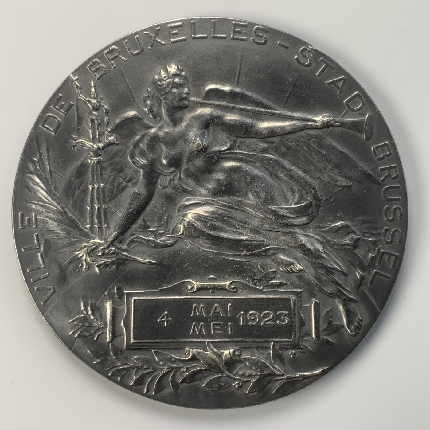 掌中浮雕-藏着的欧洲第040场 1923年西班牙国王王后访问布鲁塞尔纪念镀银铜章，64mm，94.33g