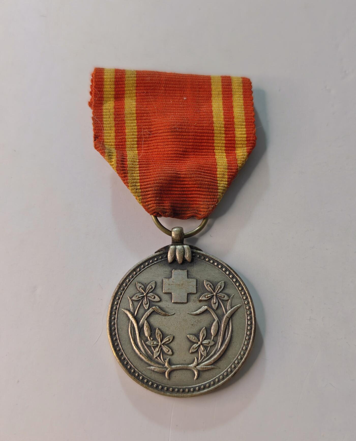 东亚勋章徽章主题拍卖1 伪满州赤十字