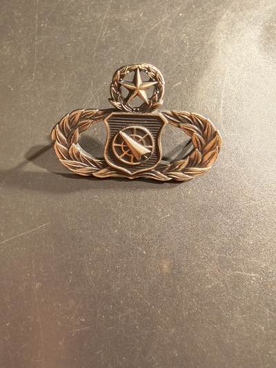 老王徽章第161期 - 美国空军高级武器管控员技能章     包银