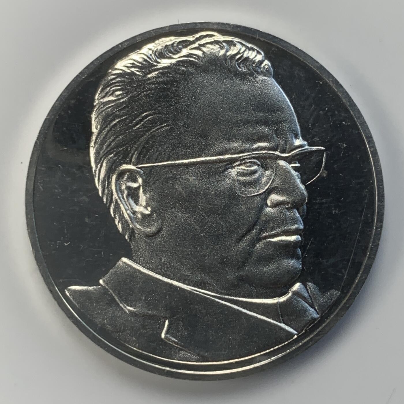 掌中浮雕-藏着的欧洲第040场 原盒1980年铁托签名纪念银章（925），27mm，10g，