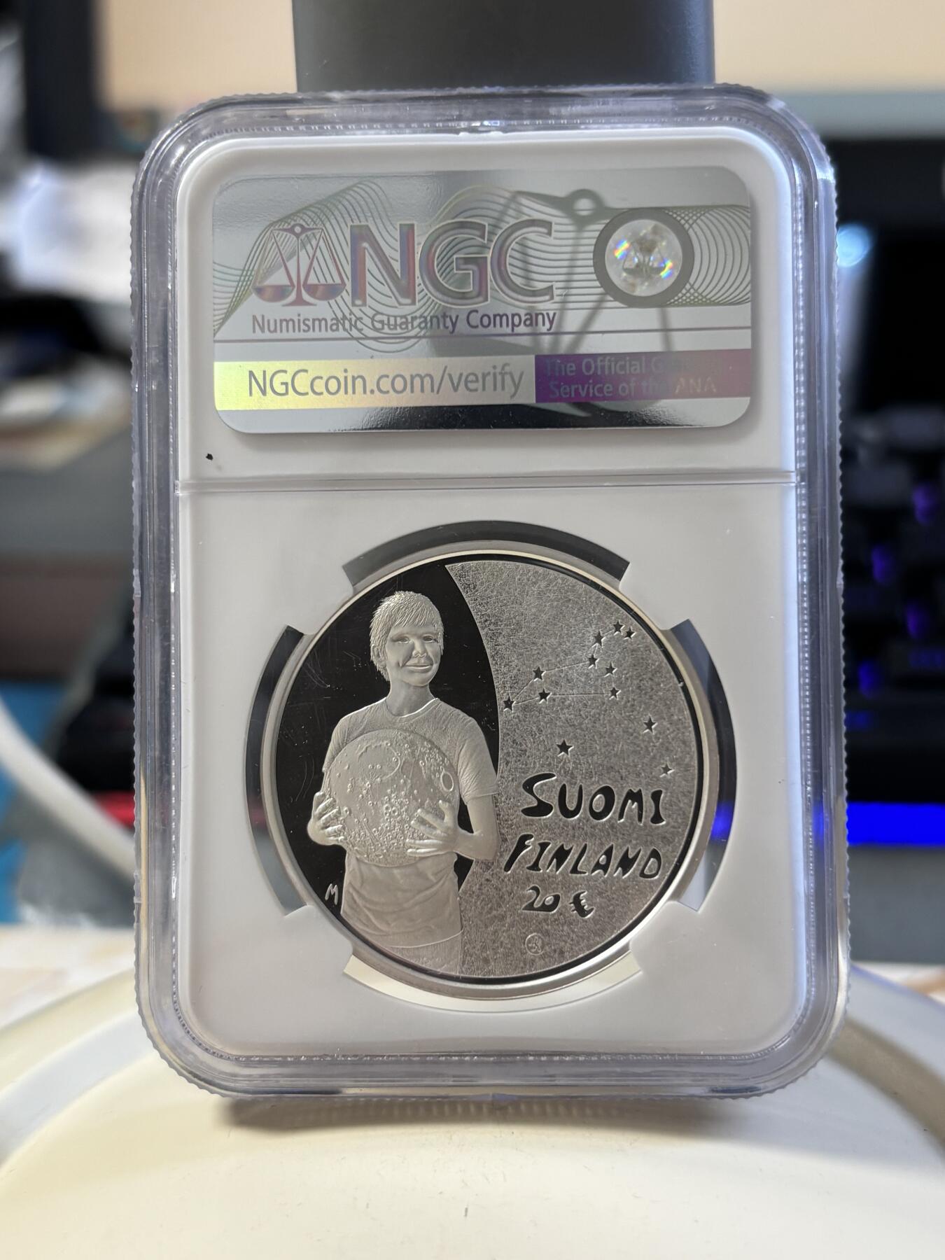 第181期拍卖 获奖币芬兰2010年儿童与创造力彩色精制纪念银币原盒证书NGC-PF69，925银，33.62克，获得克劳斯2012年度最富激情币大奖