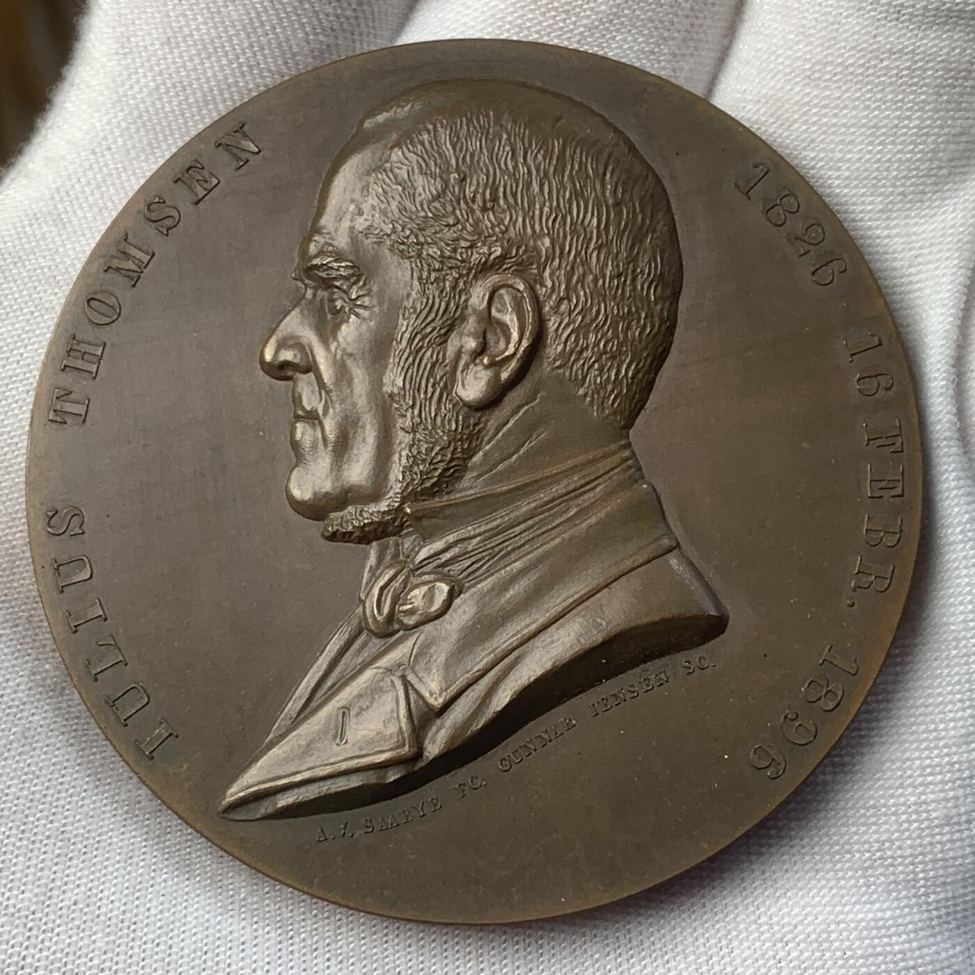 掌中浮雕-藏着的欧洲第041场 1896年丹麦化学家朱利叶斯·汤姆森70岁生日铜章，58mm， Saabye雕刻，原盒